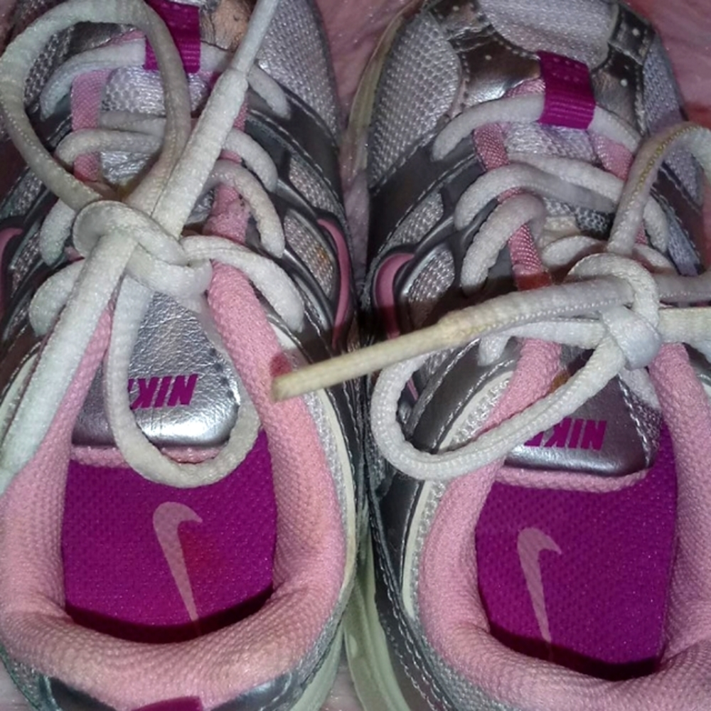 Kids' Nike Shoes - Picture 6 of 7